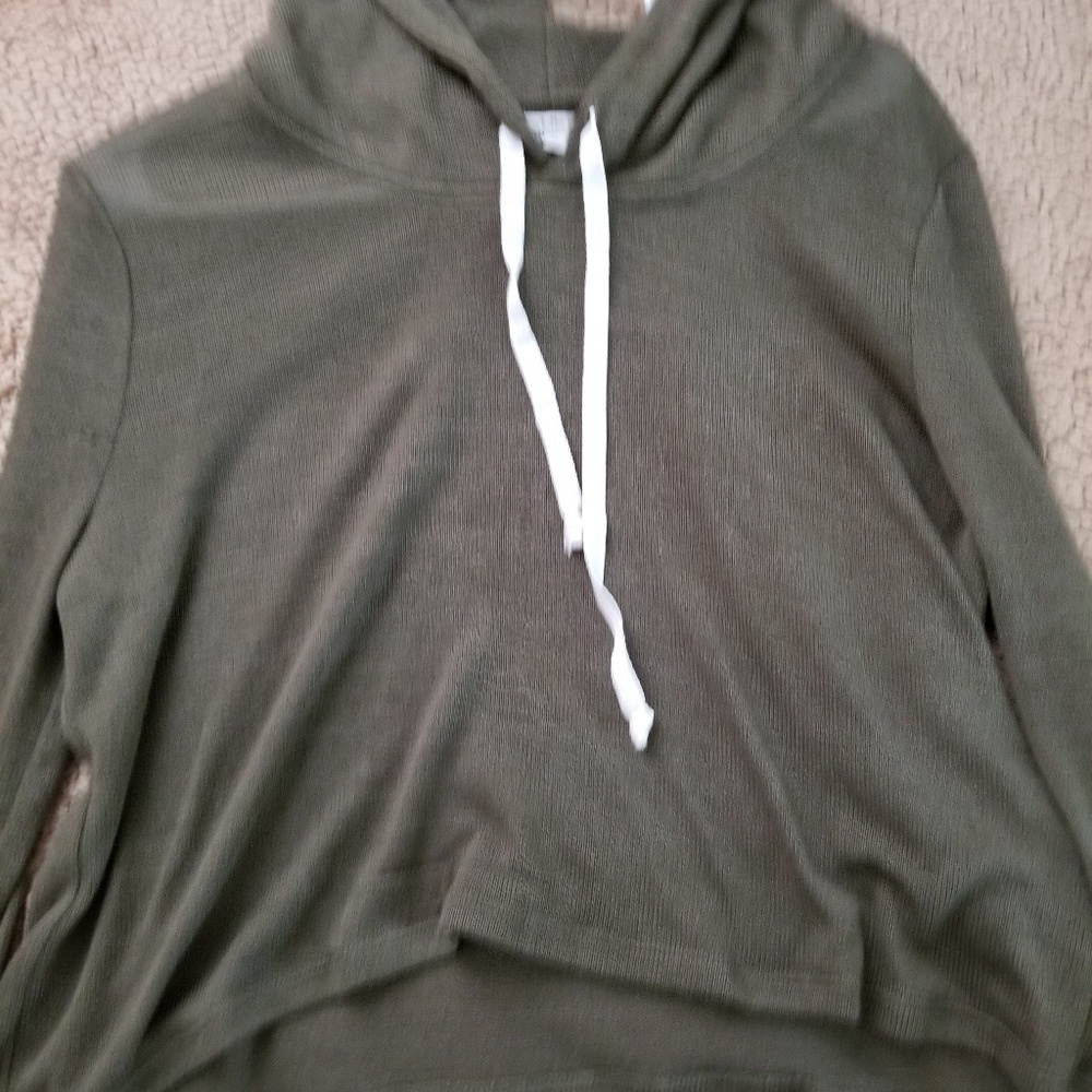 Charlotte Russe forest green half sweater size XL